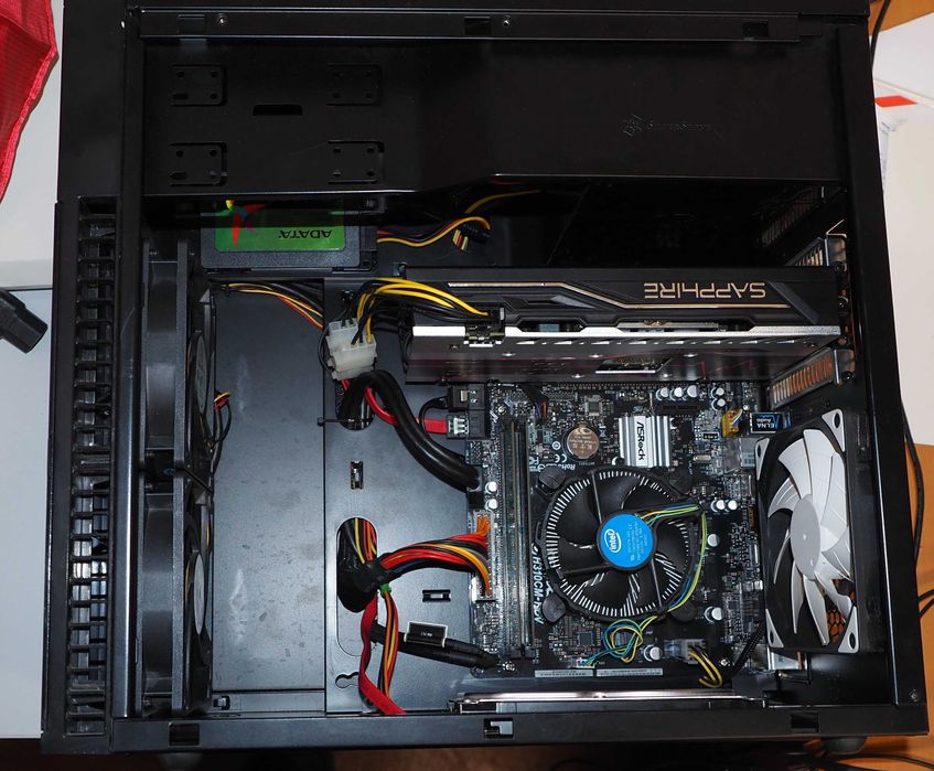 Бюджетна ентри левъл гейм-машина