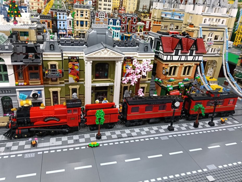 Lego  Trenul Hogwarts Express