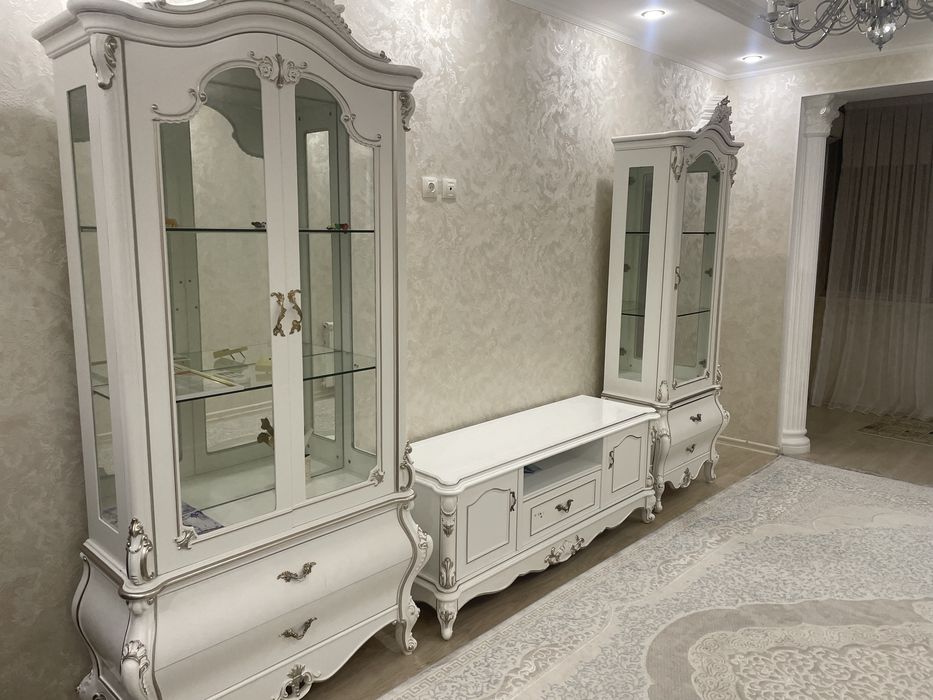 Сервант с комодом