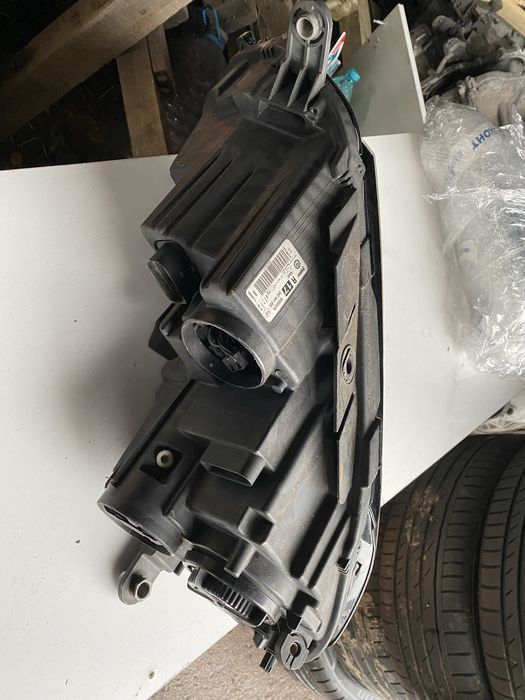 Десен фар Vw Pasaat 7