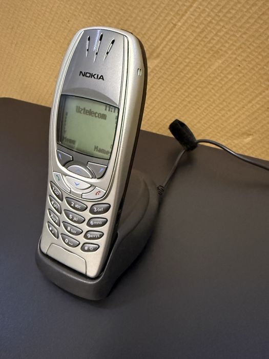 Nokia 6310 i.  Nokia