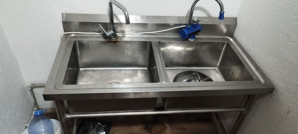 Умывальник из нержавеющей стали