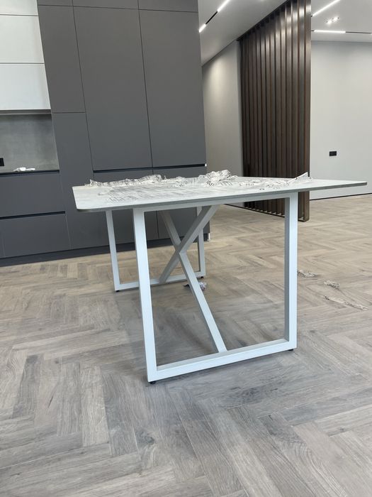 Обеденный стол отличное состояние