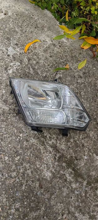 преден фар  десен за нисан навара