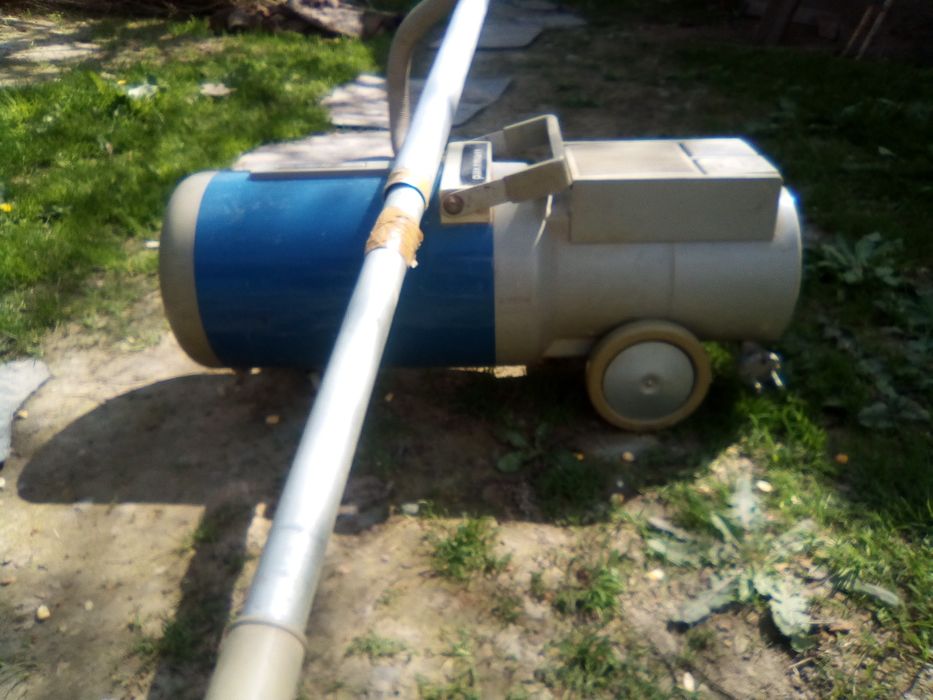 Пылесос СССР !совецкий в хорошем состоянии можно использовать для побе