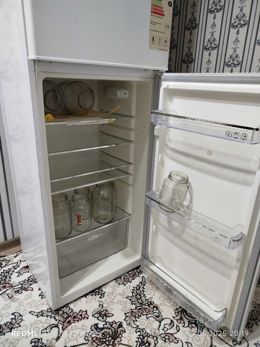 Холодильник сотилади