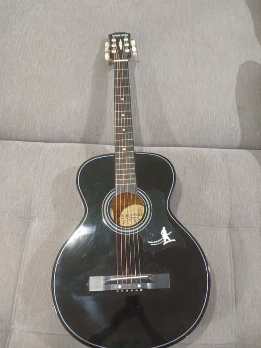 Продам гитару новую