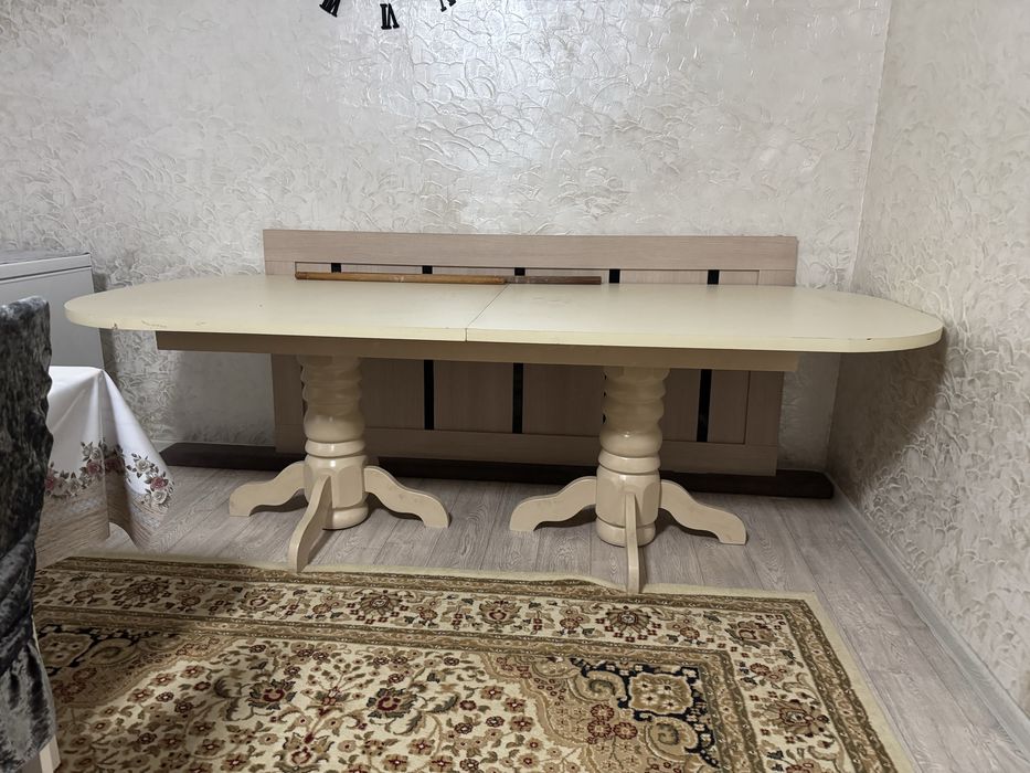 Стол 2,5/1 м срочно без стульев.