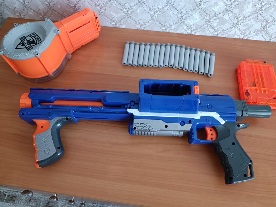 Бластер Nerf Rampage.