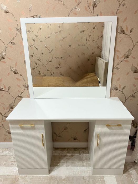 Продается туалетный столик