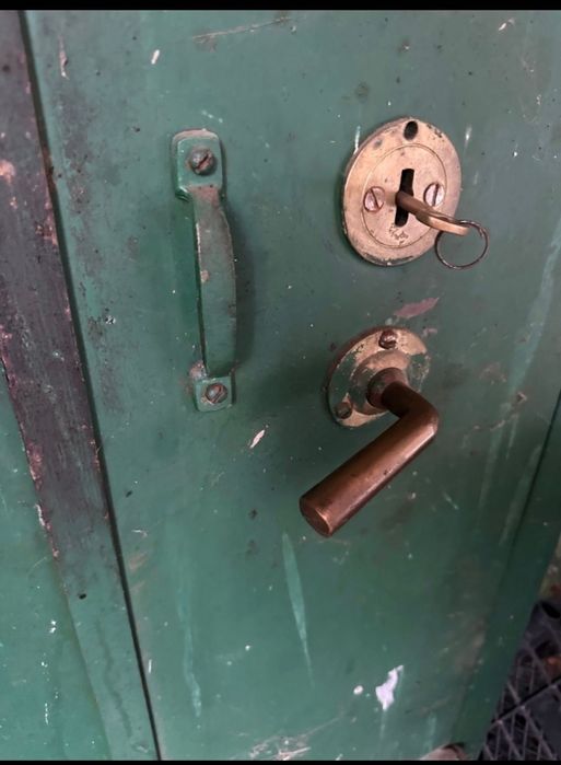 Метален шкаф/сейф