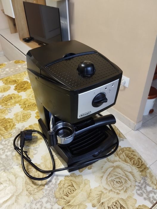 Продавам кафемашина " DELONGHI "