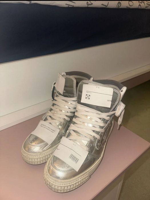 Off white silver limited edition adidasi
