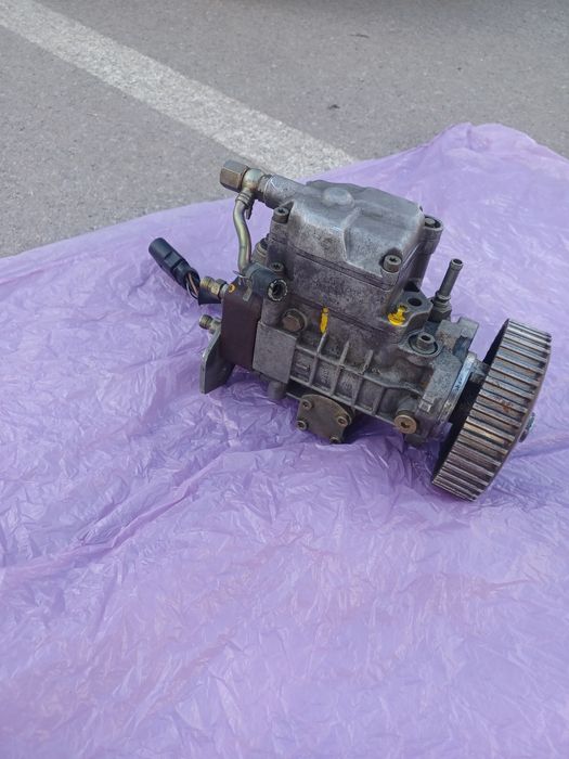 Гориво нагнетателна помпа  ( нафтова помпа)