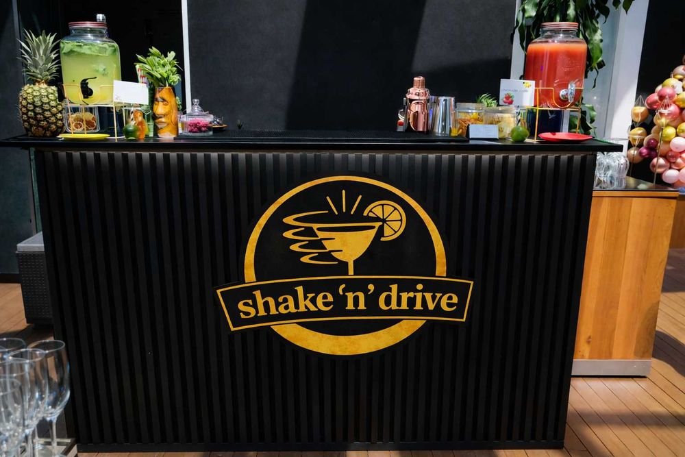 Bar mobil • Tort shoturi • Cigar Bar • Lemonade Bar • Oglindă Foto