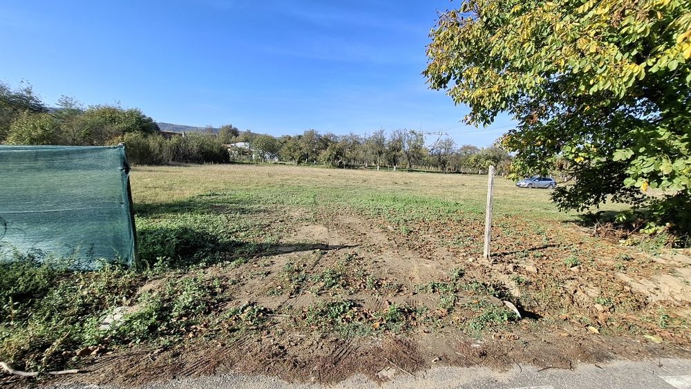 Vand teren intravilan in Calinesti Dn7 851mp