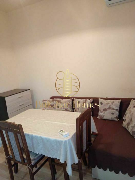 Двустаен - Младост