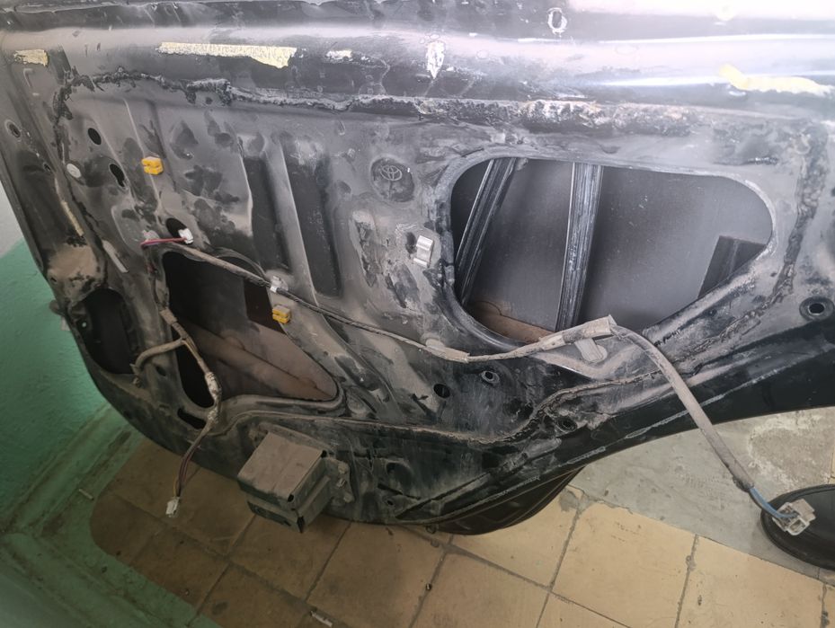 Дверь тойота камри 40