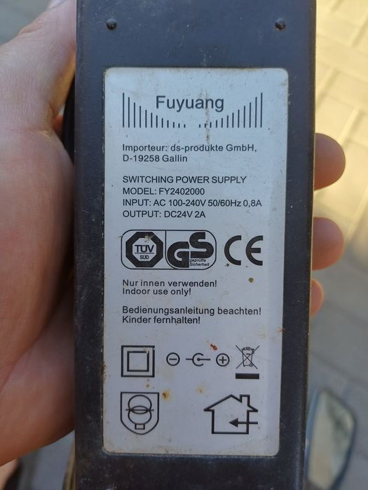 Încărcător bicicletă cu 3 pini.