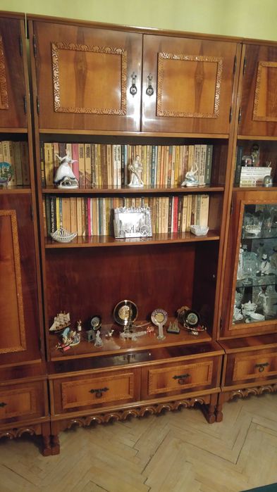 Mobilă de sufragerie,bibliotecă cu vitrină Luxor.