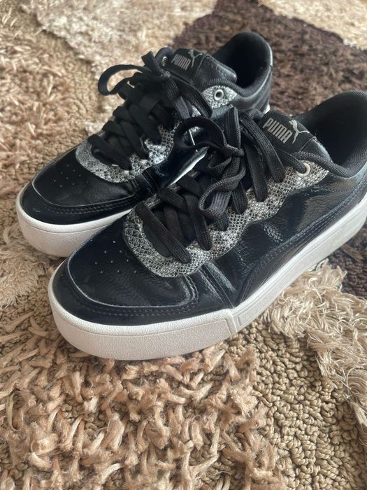 Vând pantofi adidas