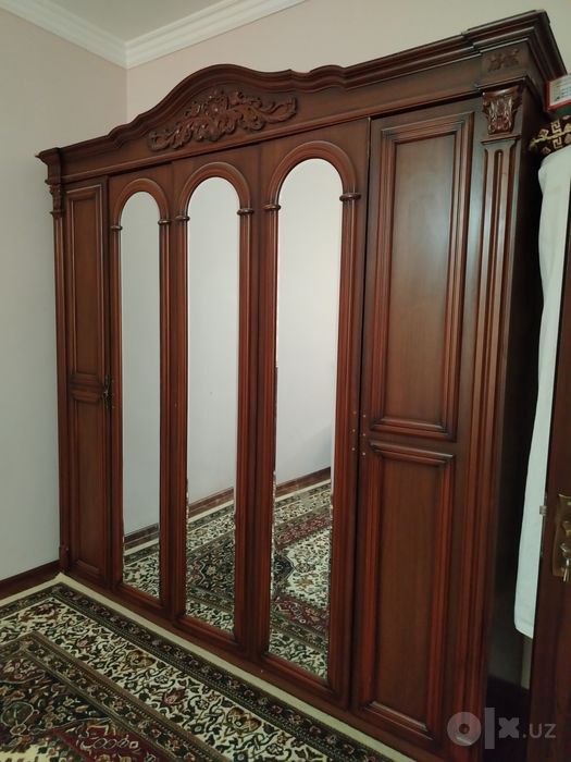 Спальний гарнитур сотилади