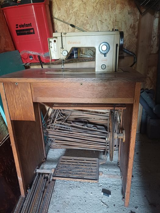 Vând mașină de cusut  Veronica