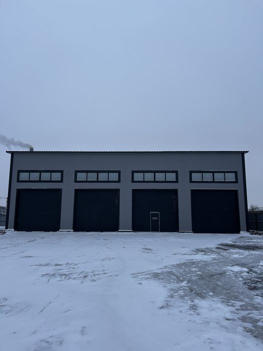 Сдам бокс под стоянку и ремонт грузовых автомобилей , спецтехники .