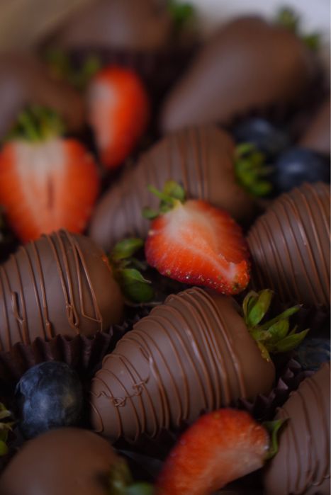 Клубника в шоколаде подарок на 8 марта