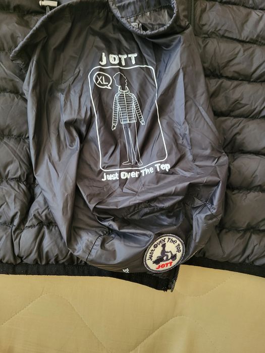 Мъжко пухено яке JOTT Черен Slim Fit, размер М, като ново