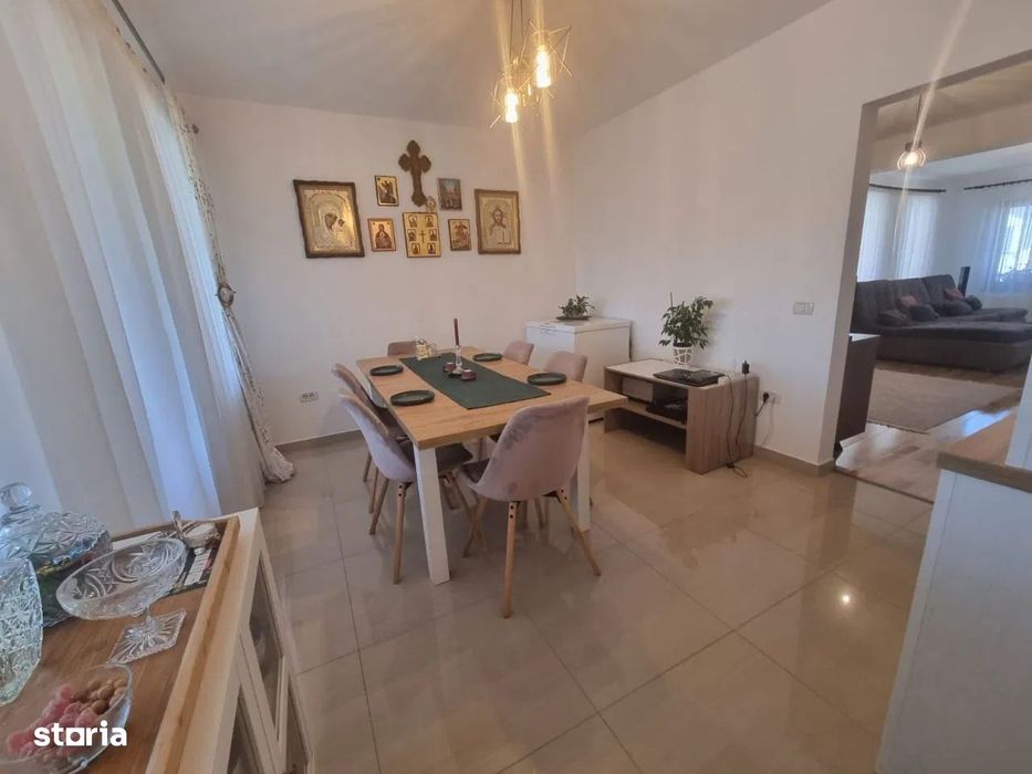 Casă P+E+M zona Moara de vânzare