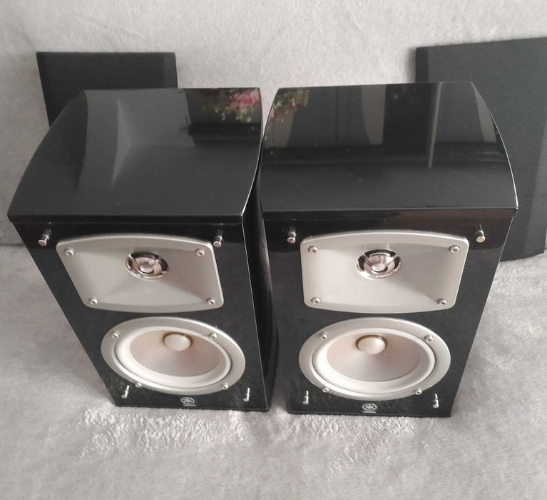 YAMAHA NS-333 Piano Black boxe Hi-Fi de raft compacte