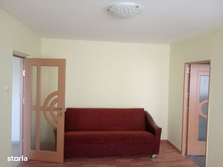 - Apartament 2 camere confort 1 zona Garii, etaj 4 cu pod.