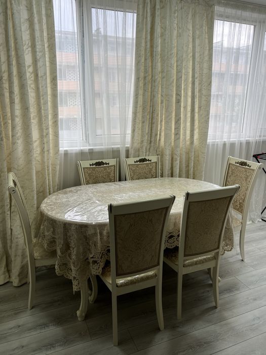 Продается стол и стулья