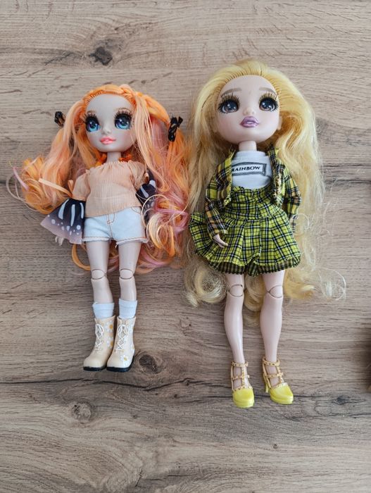 Vând păpuși Rainbow High