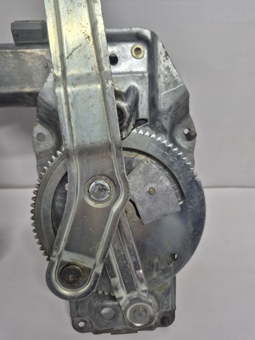 Стеклоподьемник задний BMW E36