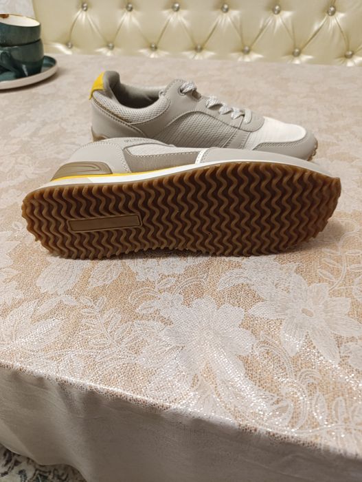 продам  новые  кроссовки