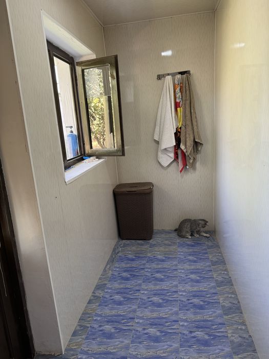 Кибрай уй сотилади