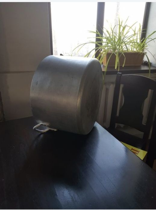 Продам Кастрюли 40л,30л