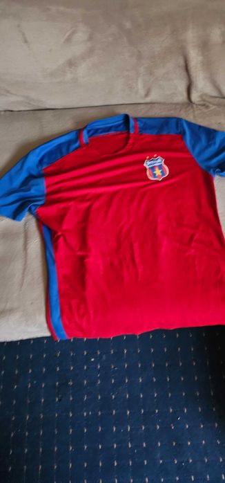 tricou cu emblema stelei