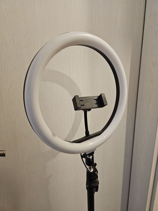 Trepied cu lampa circulara usb