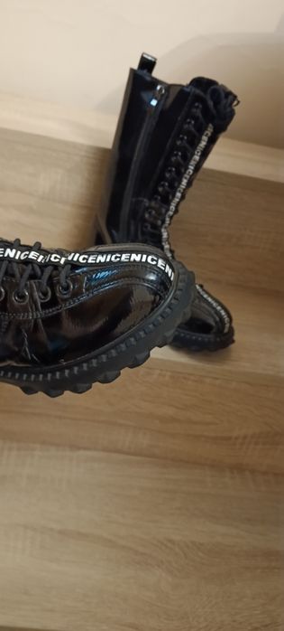 Сапоги детские лакированные.