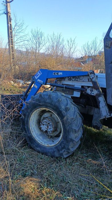 Vând încărcător frontal