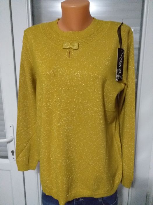 Bluze pentru dame, diferite culori și mărimi.