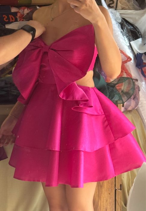 Къса рокля циклама