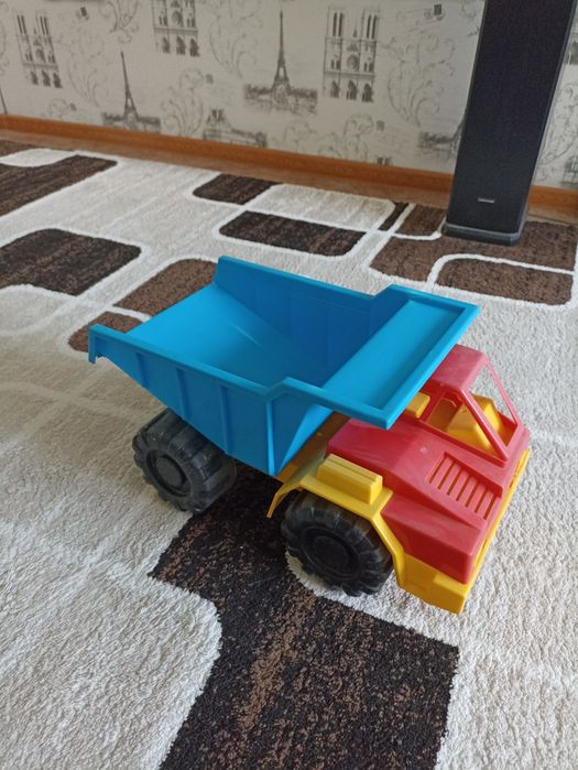 Продам большой самосвал