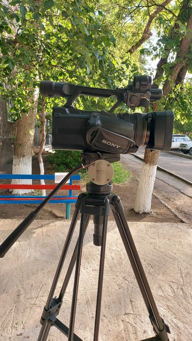 Видеокамера SONY HDR- AX 2000