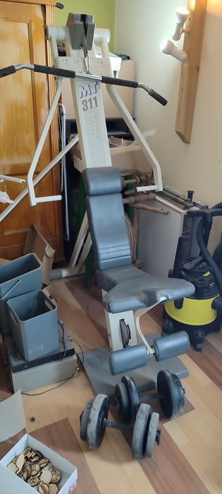 Vând aparat de sport cu 2 gantere