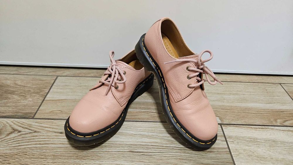 Дамски обувки Dr Martens номер 38, два чифта