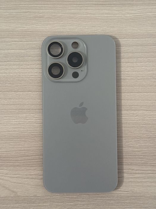 Задняя крышка iphone 15 pro